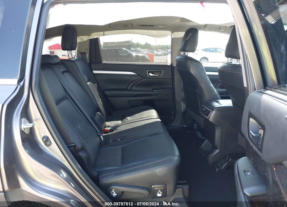 2019 TOYOTA HIGHLANDER XLE VIN: 5TDJZRFH2KS949495