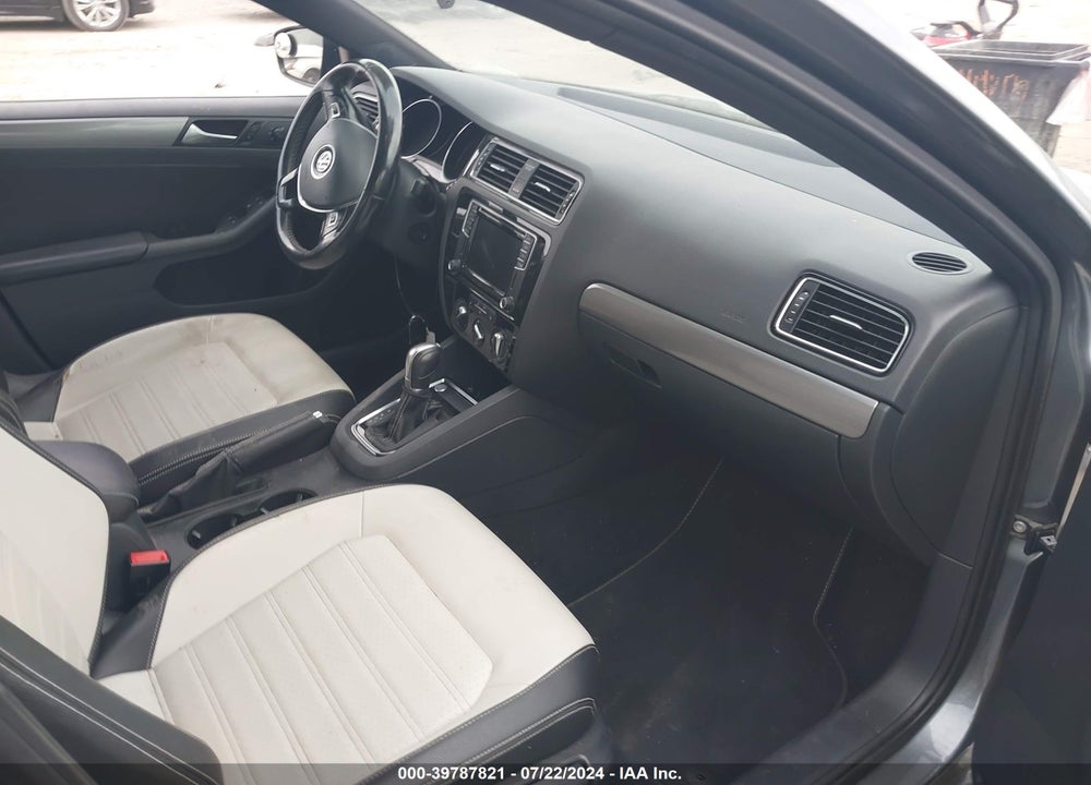 2017 VOLKSWAGEN JETTA 1.8T SPORT VIN: 3VWD17AJ5HM408532