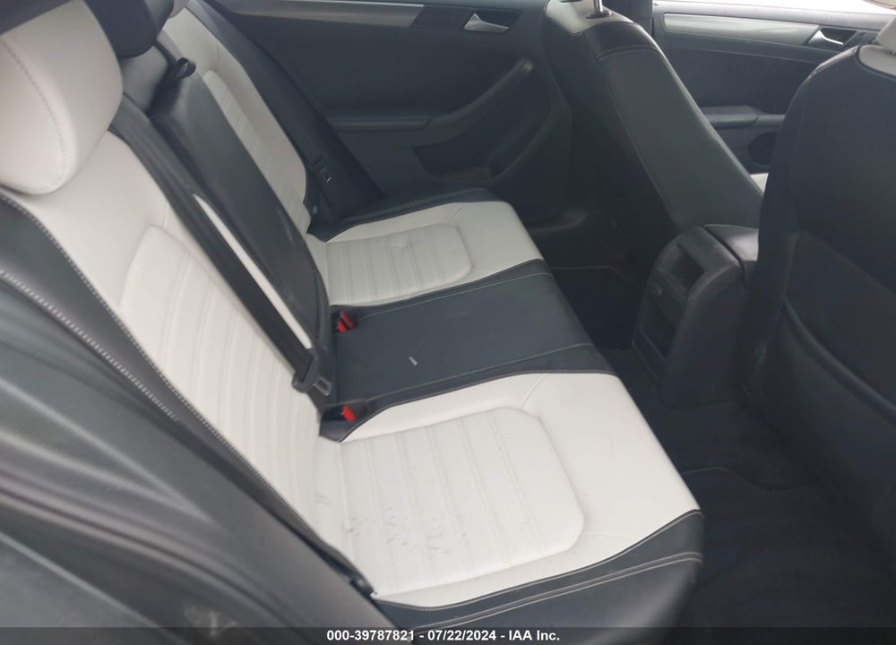 2017 VOLKSWAGEN JETTA 1.8T SPORT VIN: 3VWD17AJ5HM408532