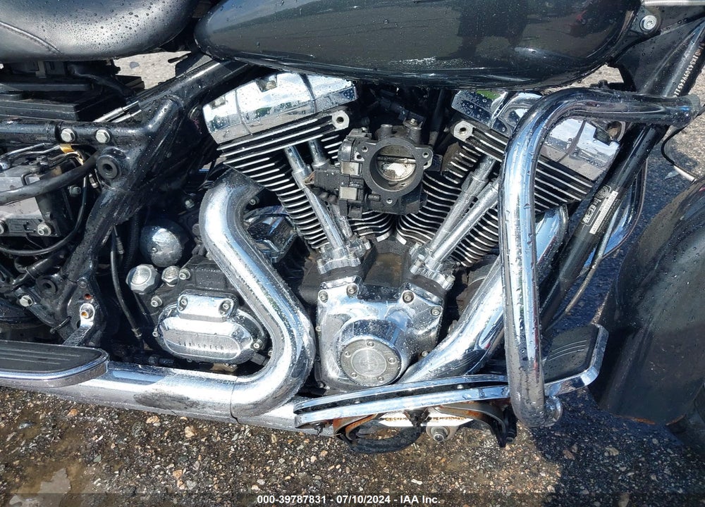 2009 HARLEY-DAVIDSON FLHX VIN: 1HD1KB4309Y645114