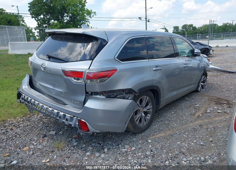 2015 TOYOTA HIGHLANDER LE PLUS V6 VIN: 5TDBKRFH4FS117638