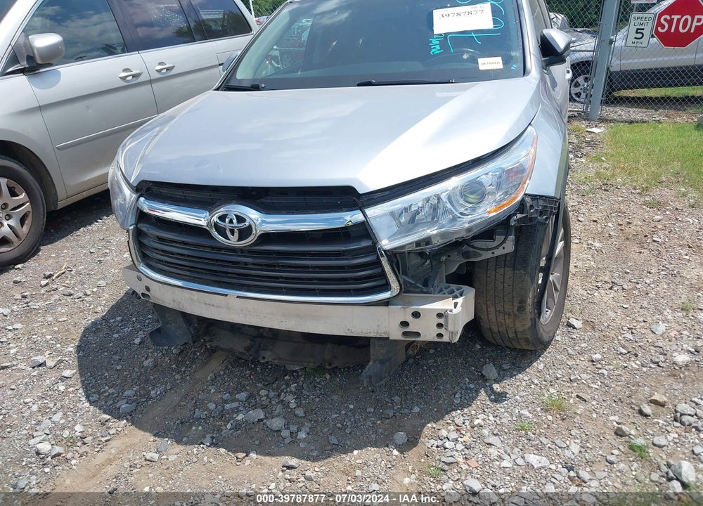 2015 TOYOTA HIGHLANDER LE PLUS V6 VIN: 5TDBKRFH4FS117638