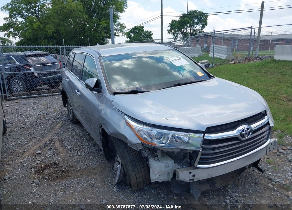 2015 TOYOTA HIGHLANDER LE PLUS V6 VIN: 5TDBKRFH4FS117638