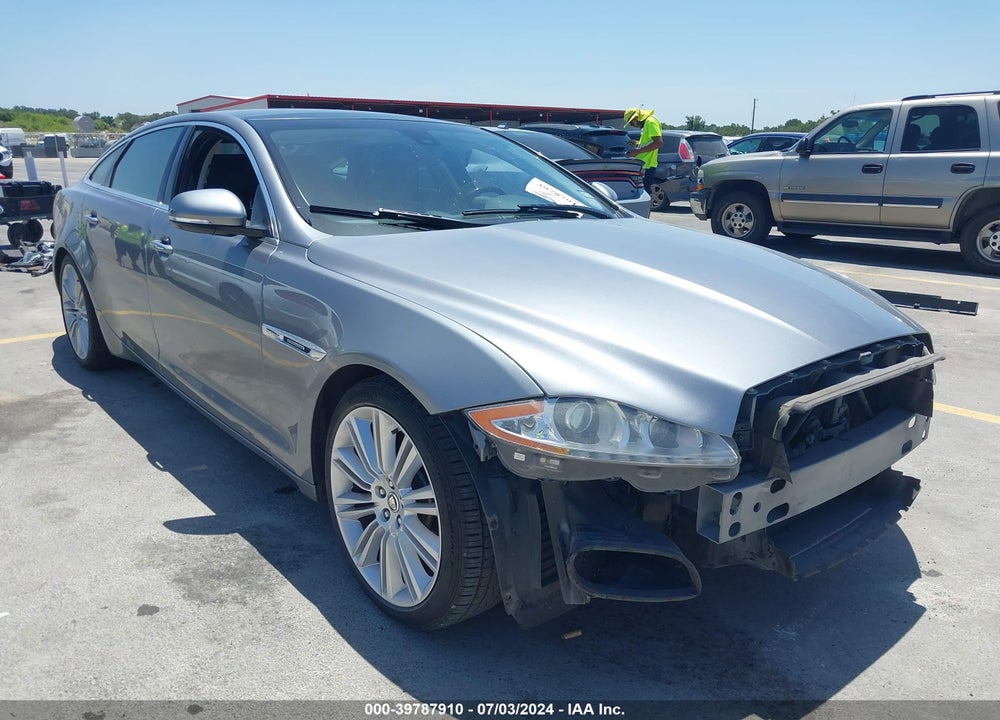 2011 JAGUAR XJ XJL SUPERCHARGED VIN: SAJWA2GE6BMV20608