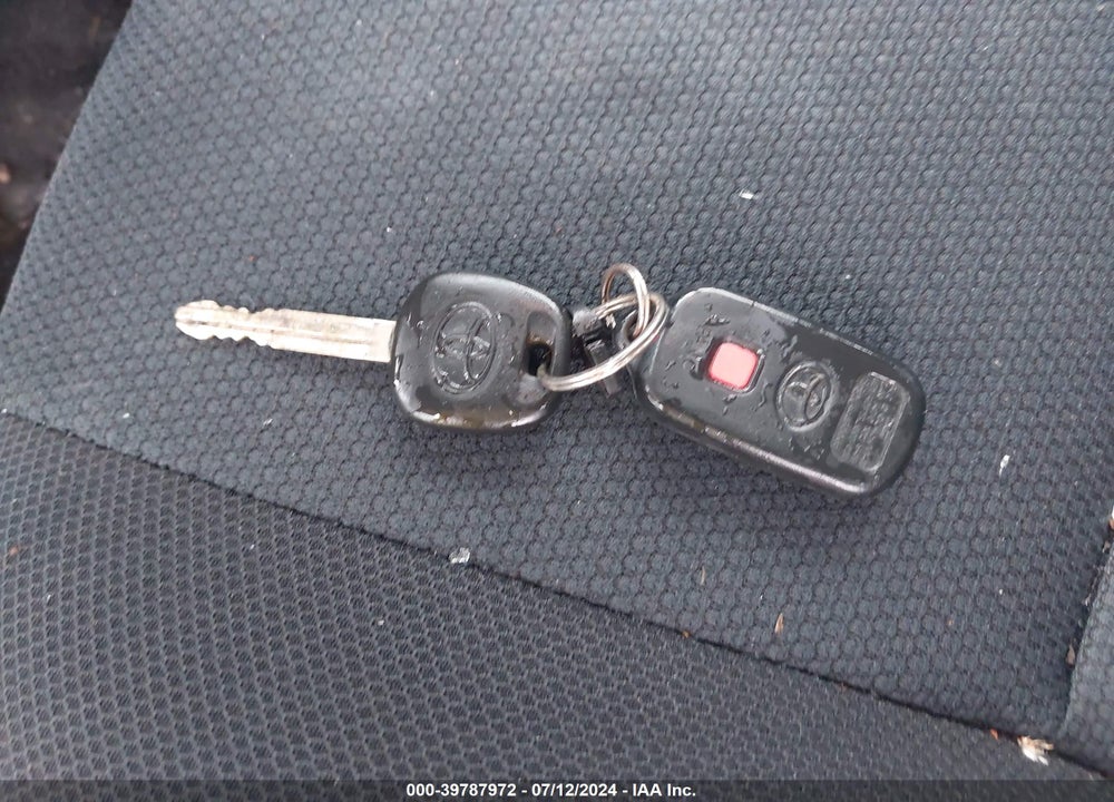 2007 TOYOTA MATRIX VIN: 2T1KR30E47C638957