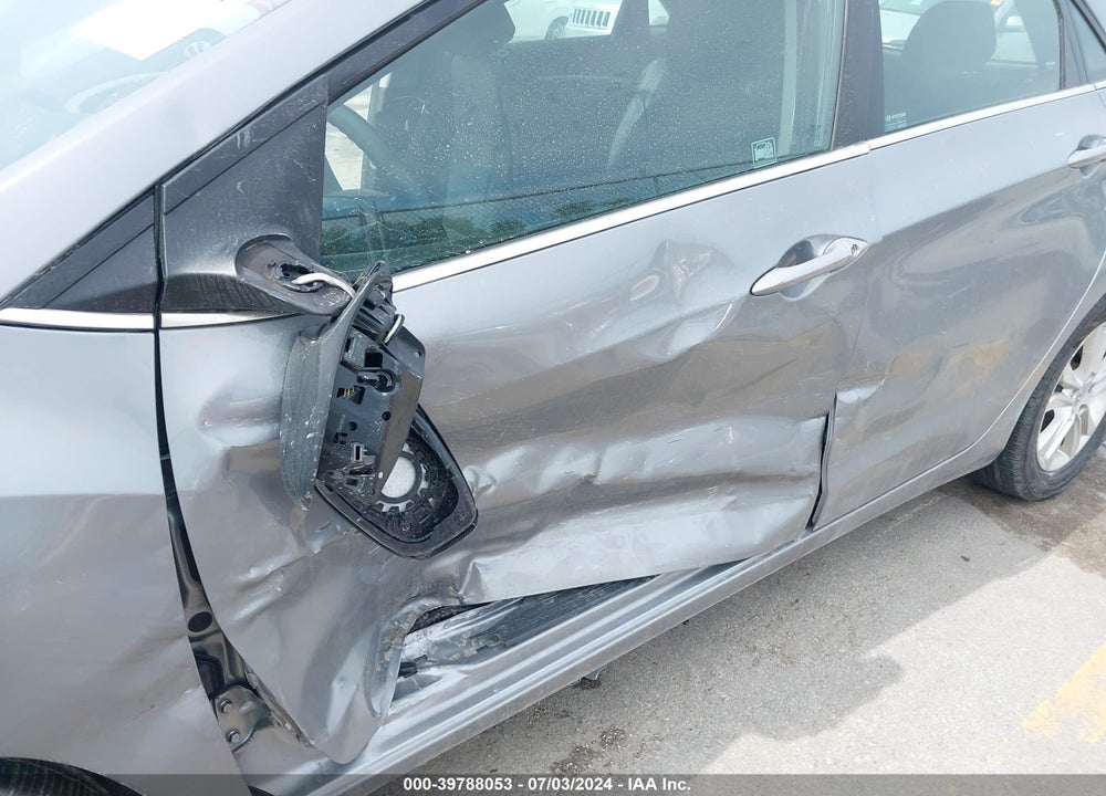2013 HYUNDAI ELANTRA GT VIN: KMHD35LEXDU139656
