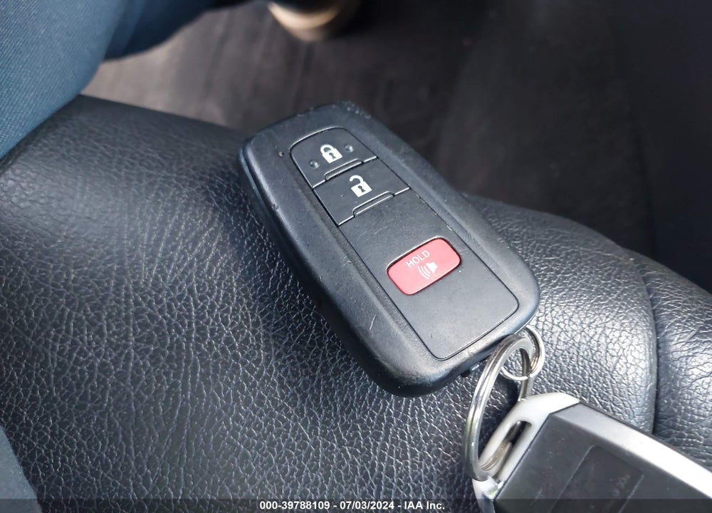 2019 TOYOTA C-HR XLE VIN: NMTKHMBX0KR075895