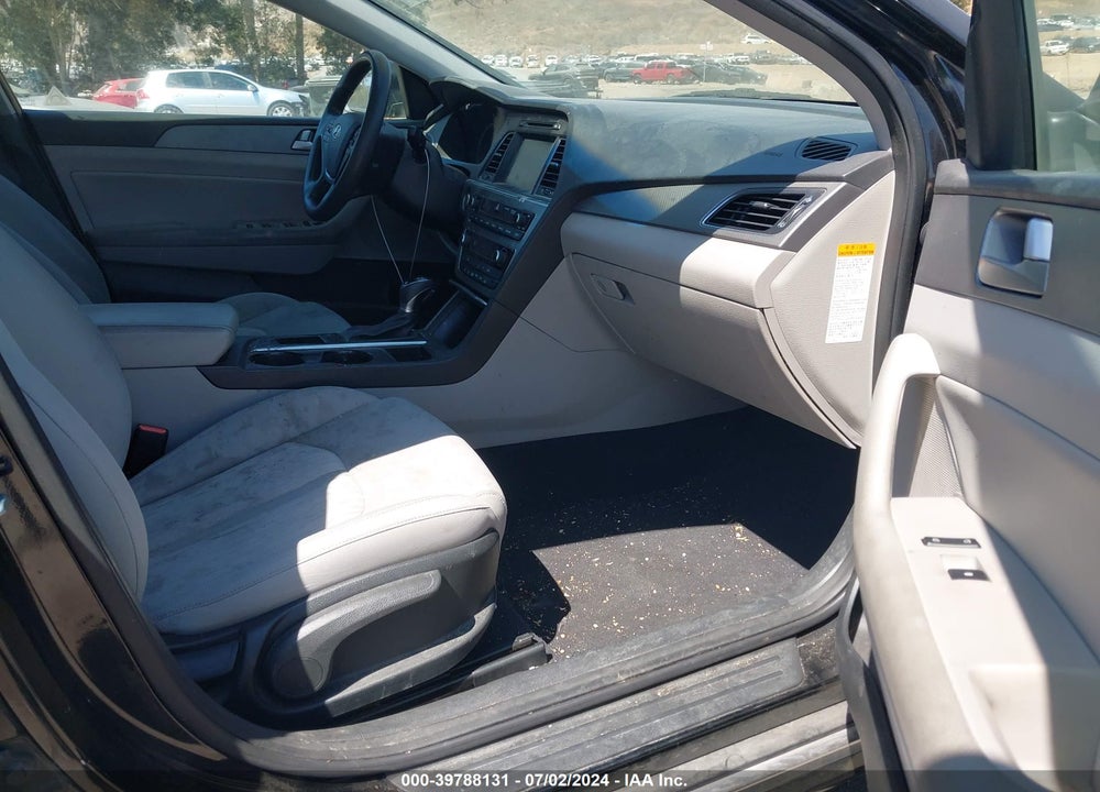 2017 HYUNDAI SONATA HYBRID SE VIN: KMHE24L16HA045733