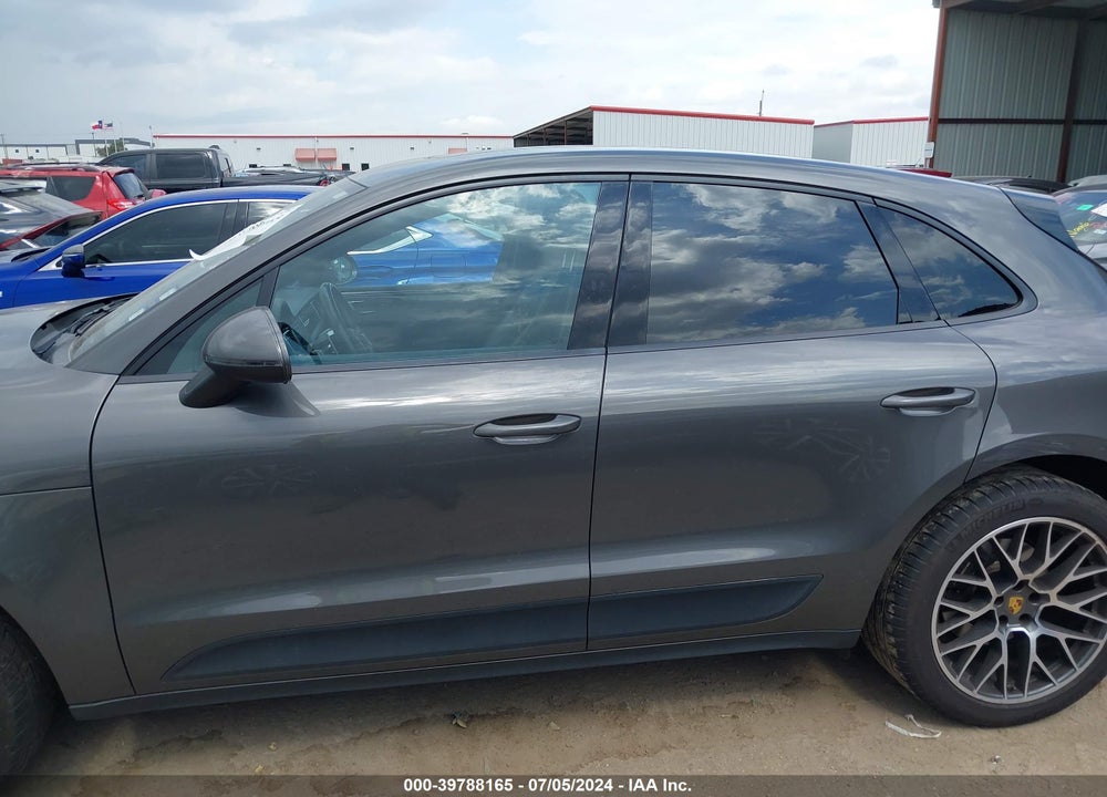 2018 PORSCHE MACAN VIN: WP1AA2A50JLB18071