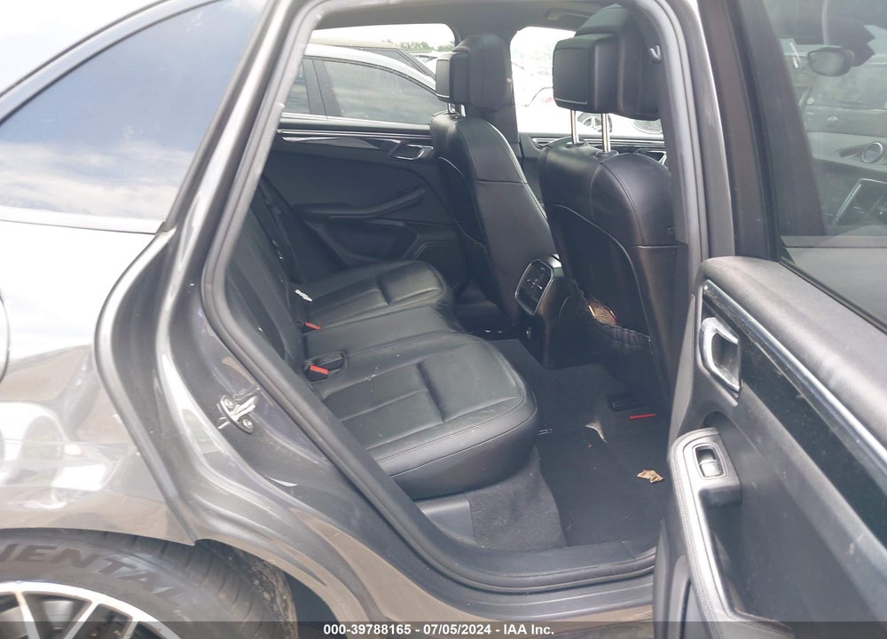 2018 PORSCHE MACAN VIN: WP1AA2A50JLB18071