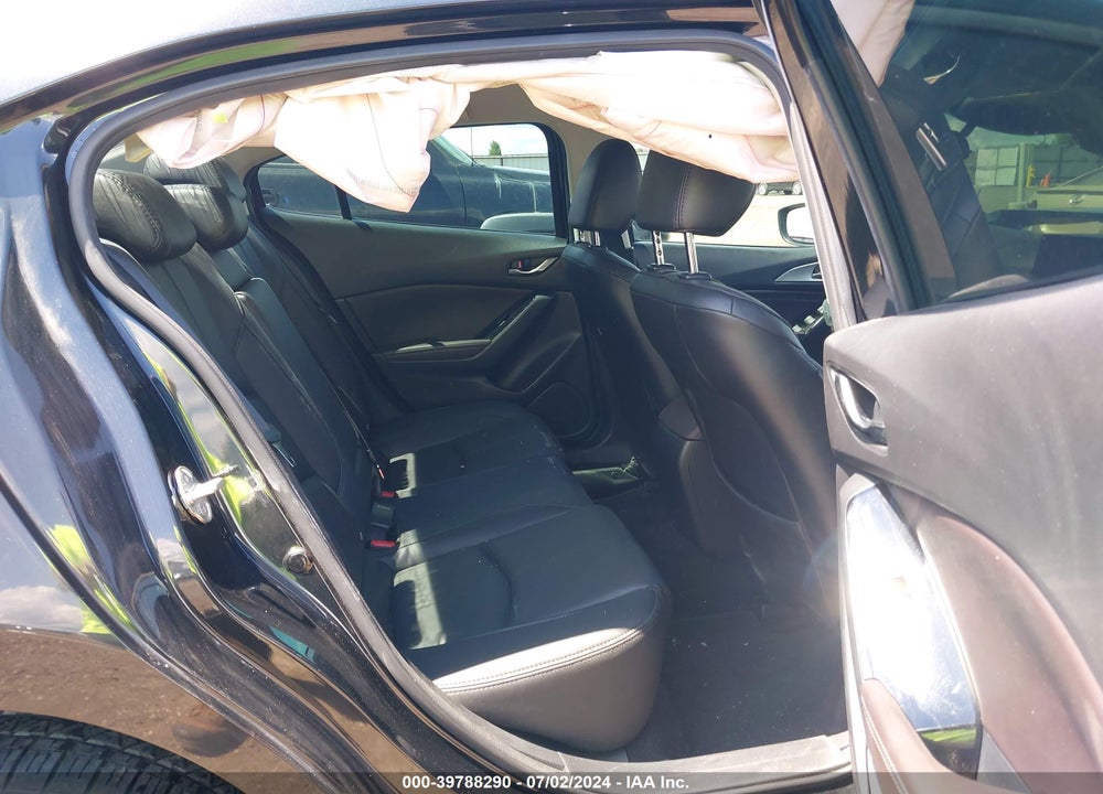 2018 MAZDA 3 TOURING VIN: 3MZBN1V33JM243817