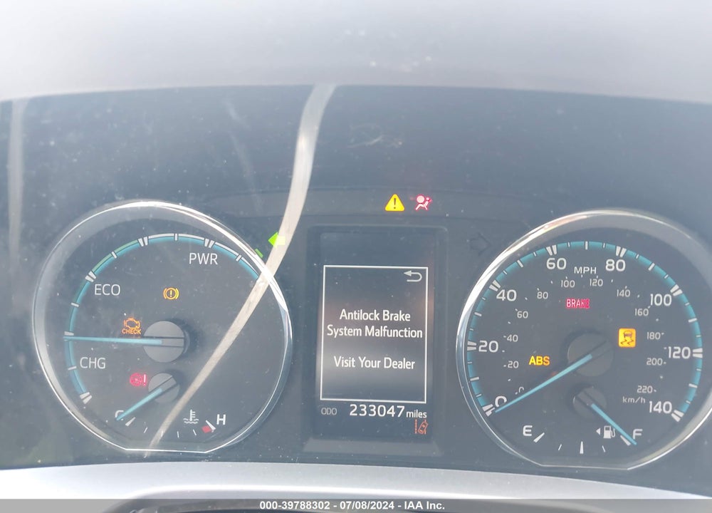 2018 TOYOTA RAV4 HYBRID LE VIN: JTMRJREV0JD239877