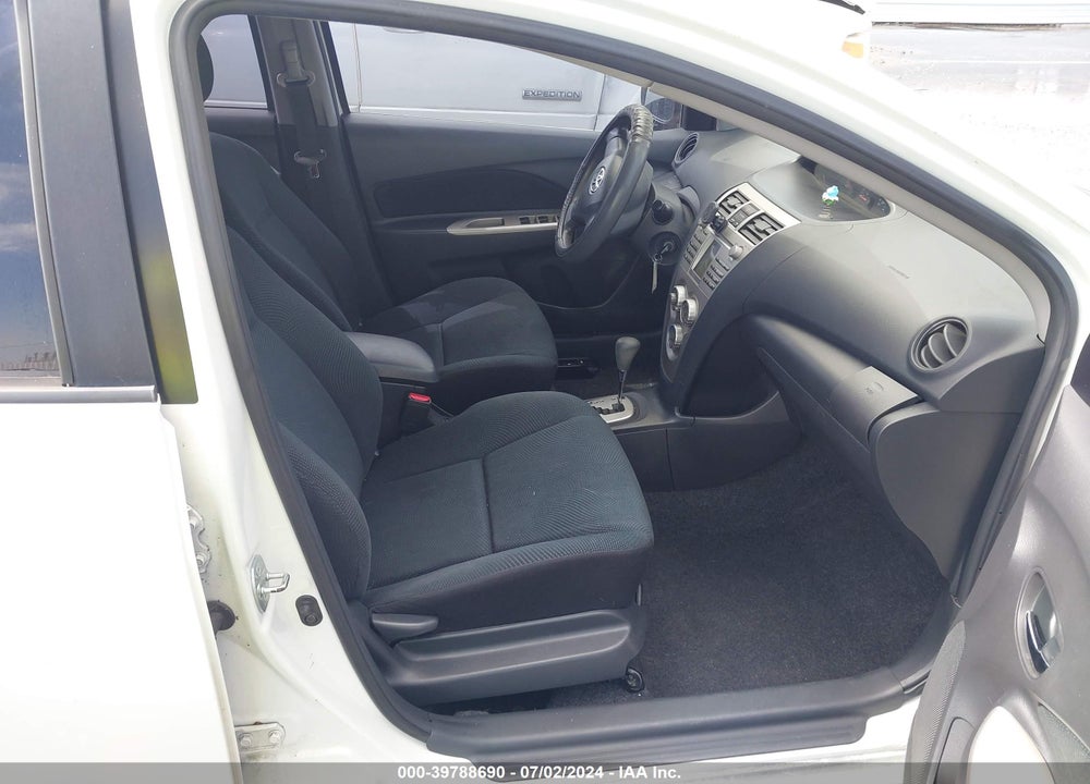 2011 TOYOTA YARIS VIN: JTDBT4K36BL000391