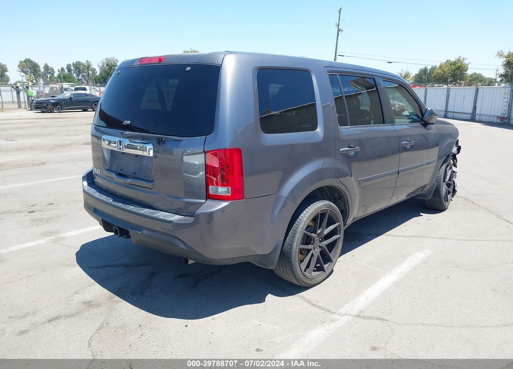 2015 HONDA PILOT LX VIN: 5FNYF3H26FB011524