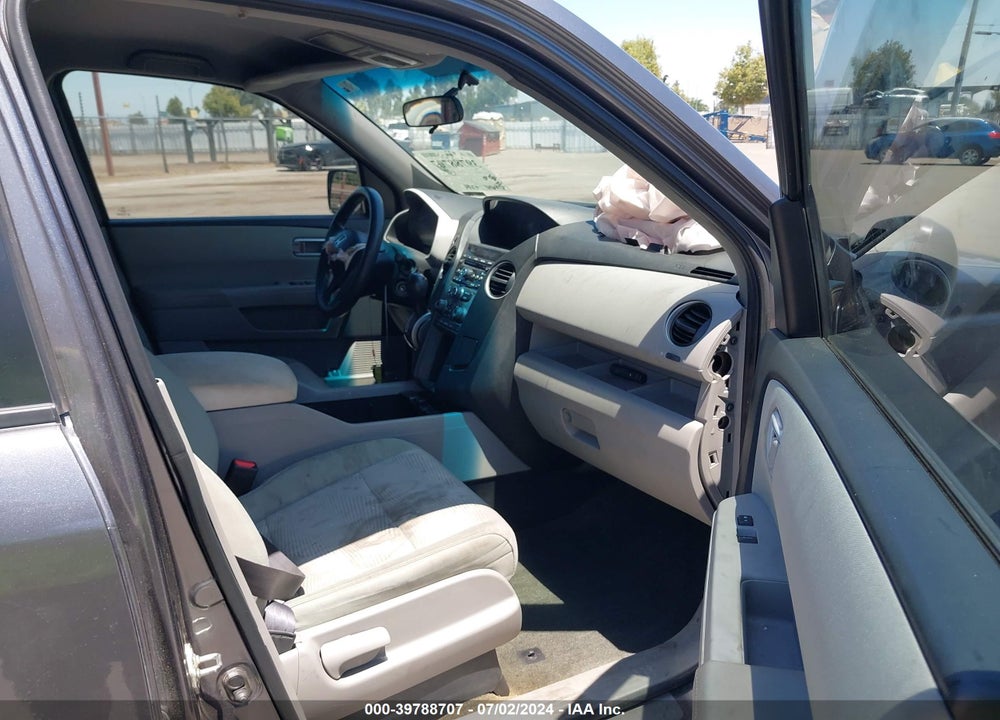 2015 HONDA PILOT LX VIN: 5FNYF3H26FB011524