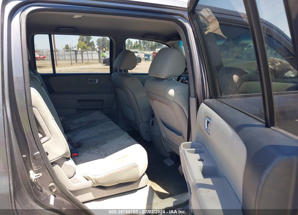 2015 HONDA PILOT LX VIN: 5FNYF3H26FB011524