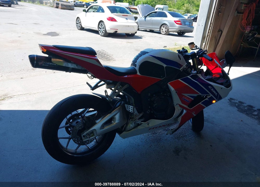 2013 HONDA CBR600 RR VIN: JH2PC4043DK600738