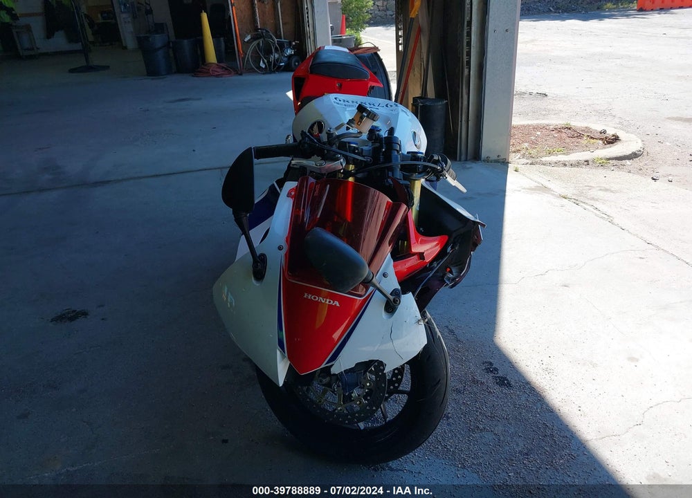 2013 HONDA CBR600 RR VIN: JH2PC4043DK600738