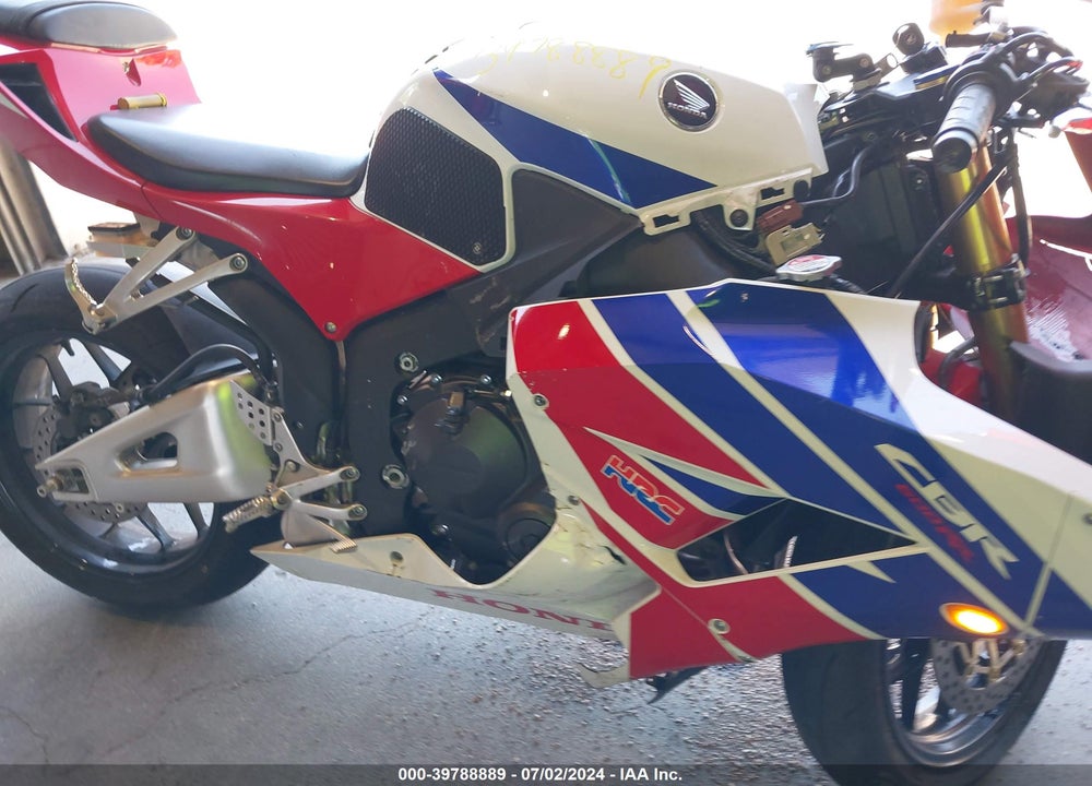 2013 HONDA CBR600 RR VIN: JH2PC4043DK600738
