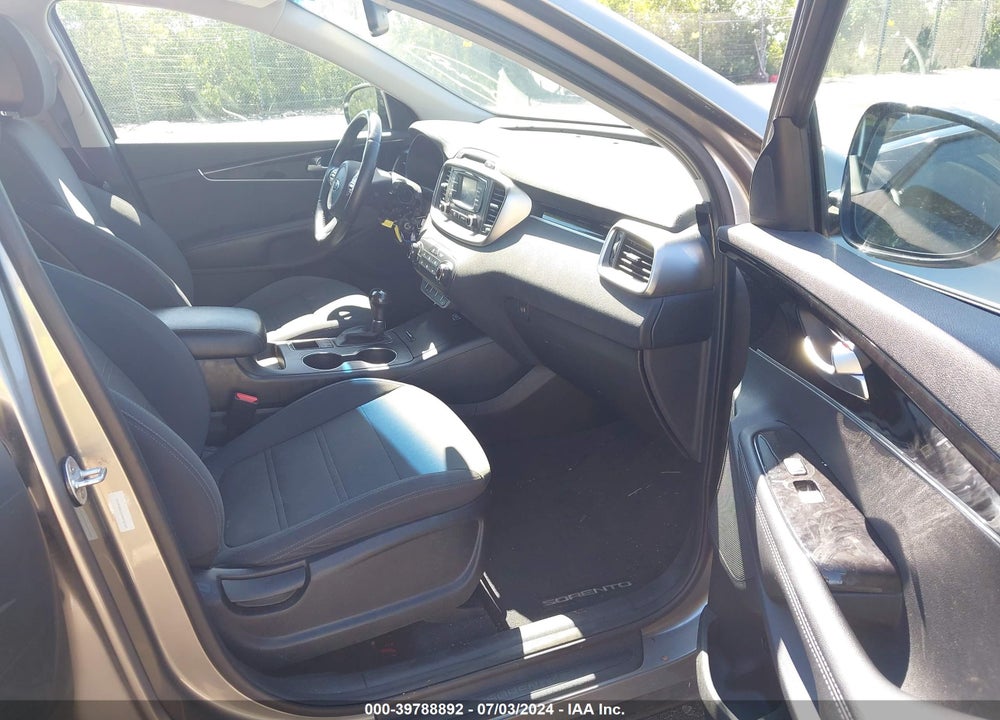 2016 KIA SORENTO 2.4L LX VIN: 5XYPGDA3XGG032369