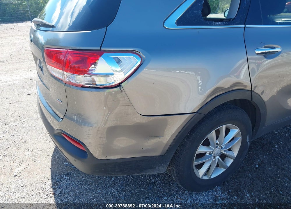 2016 KIA SORENTO 2.4L LX VIN: 5XYPGDA3XGG032369