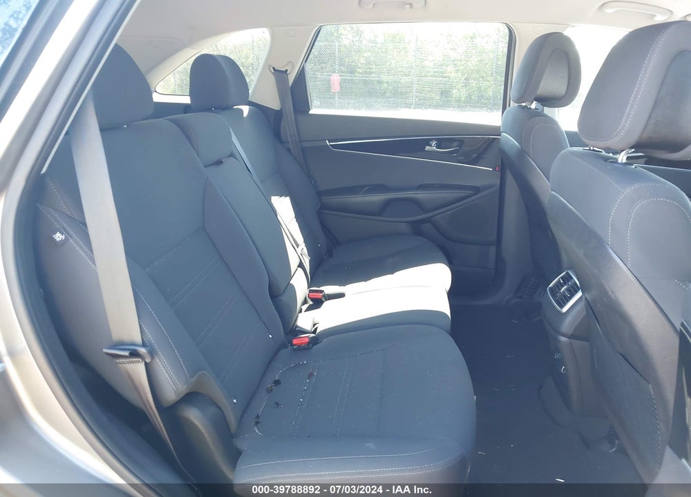 2016 KIA SORENTO 2.4L LX VIN: 5XYPGDA3XGG032369