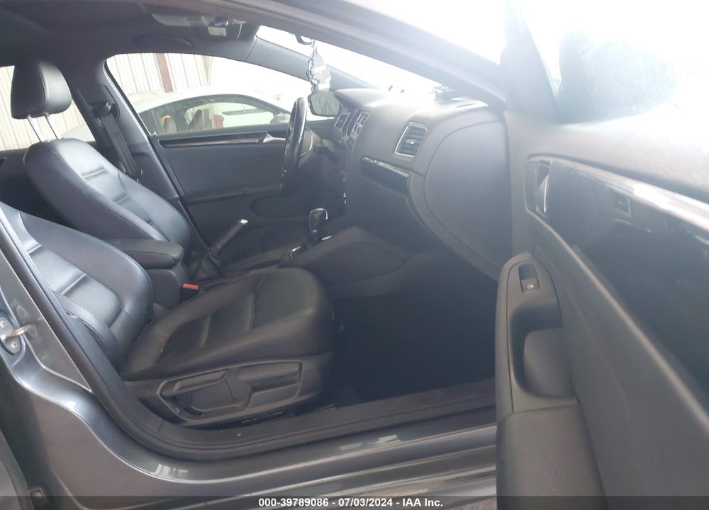 2018 VOLKSWAGEN JETTA 1.8T SE SPORT VIN: 3VWD17AJ9JM249231