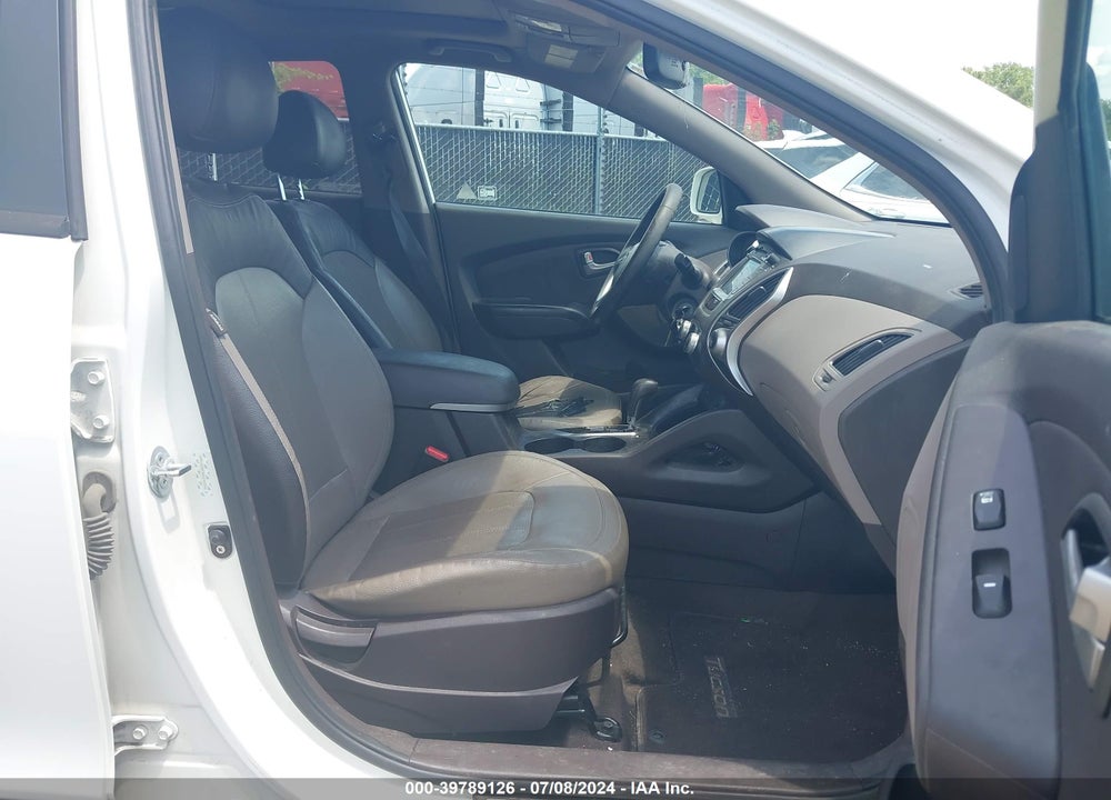 2011 HYUNDAI TUCSON LIMITED VIN: KM8JU3AC3BU290390