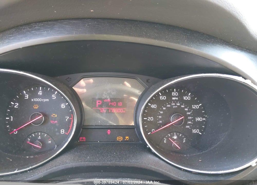 2016 KIA SEDONA LX VIN: KNDMB5C11G6144435