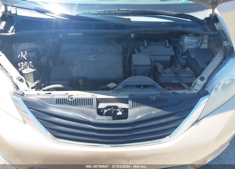 2011 TOYOTA SIENNA LE V6 VIN: 5TDKK3DC5BS052958