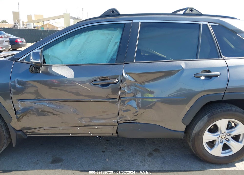 2021 TOYOTA RAV4 XLE VIN: 2T3W1RFV4MC133961