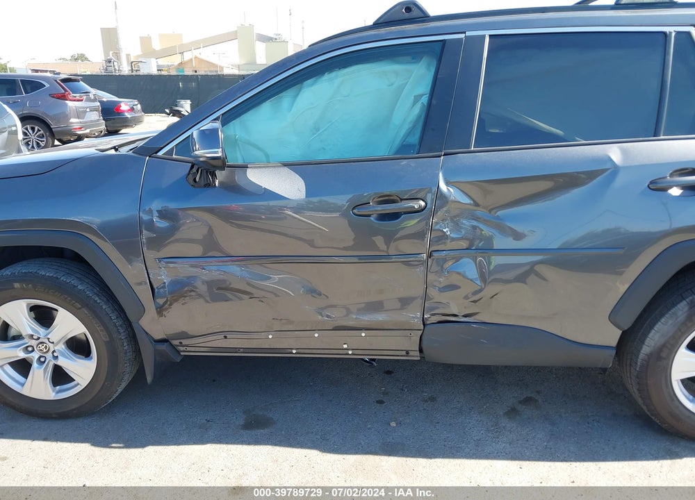 2021 TOYOTA RAV4 XLE VIN: 2T3W1RFV4MC133961
