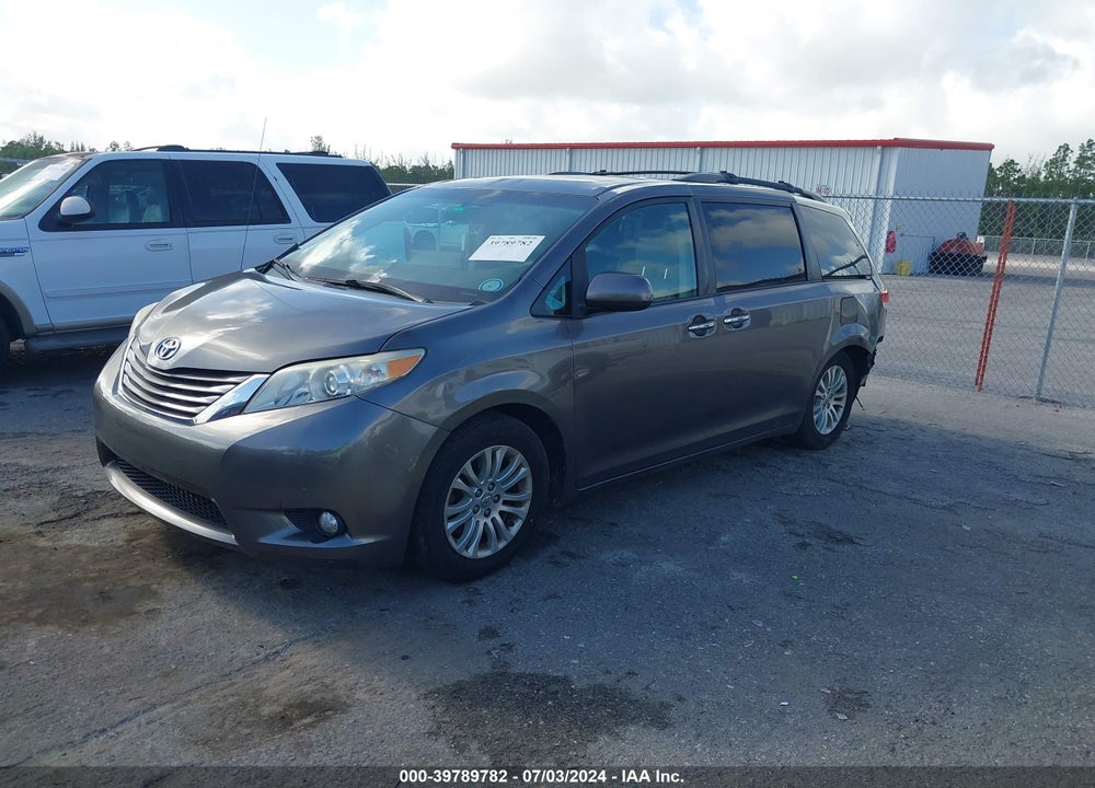 2014 TOYOTA SIENNA XLE V6 8 PASSENGER VIN: 5TDYK3DC3ES424117