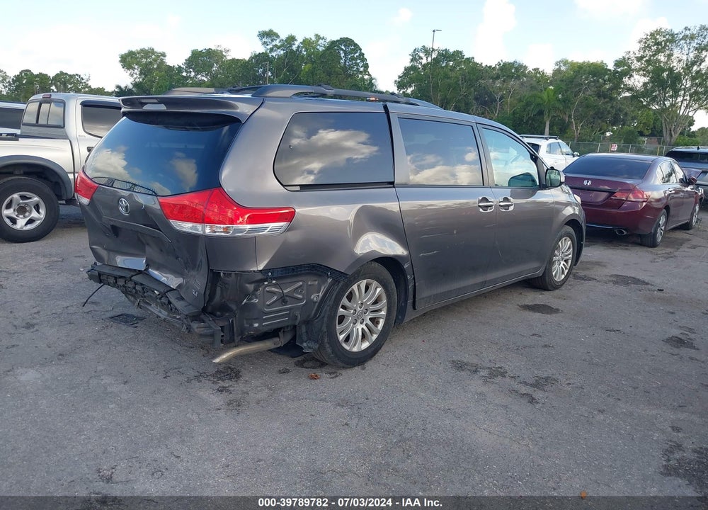 2014 TOYOTA SIENNA XLE V6 8 PASSENGER VIN: 5TDYK3DC3ES424117
