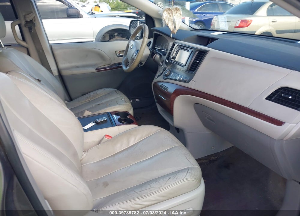 2014 TOYOTA SIENNA XLE V6 8 PASSENGER VIN: 5TDYK3DC3ES424117
