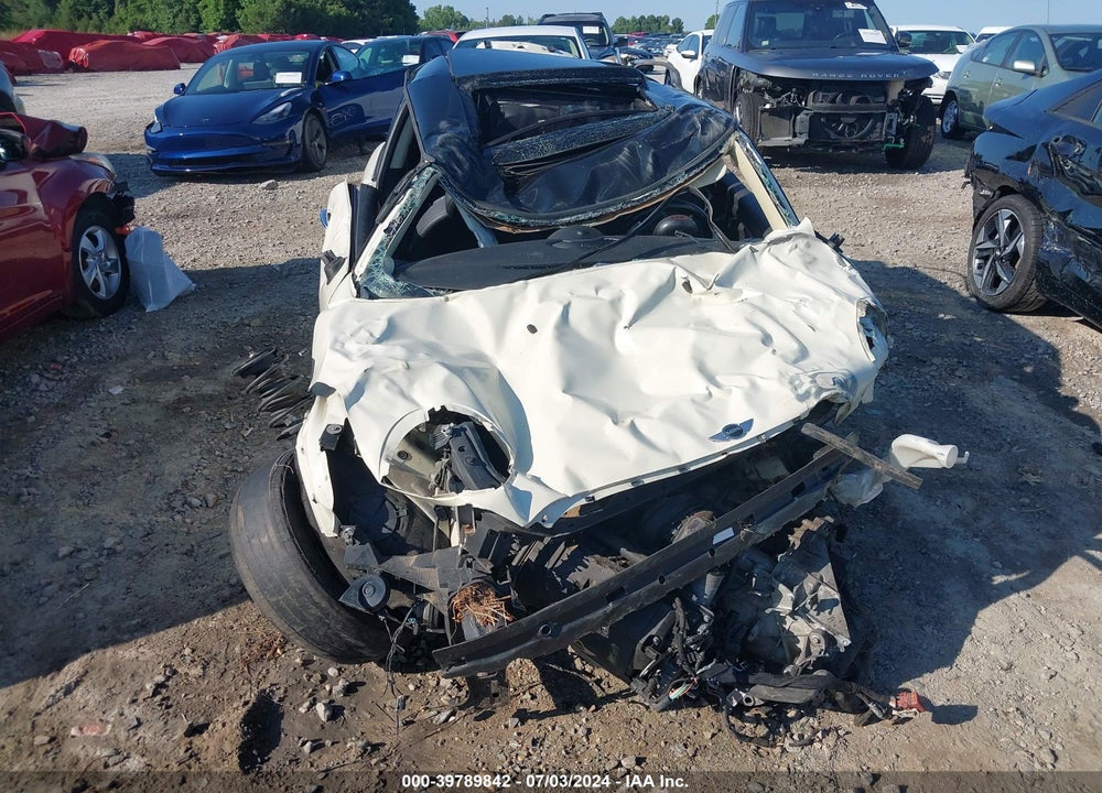 2011 MINI COOPER VIN: WMWSU3C53BT184239