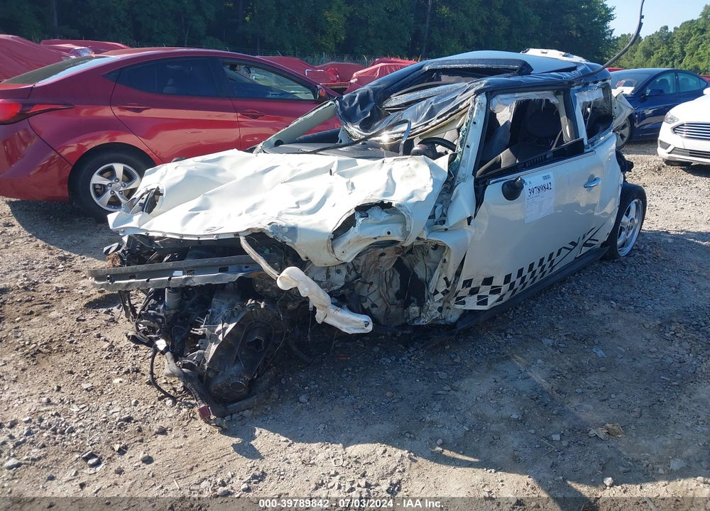 2011 MINI COOPER VIN: WMWSU3C53BT184239