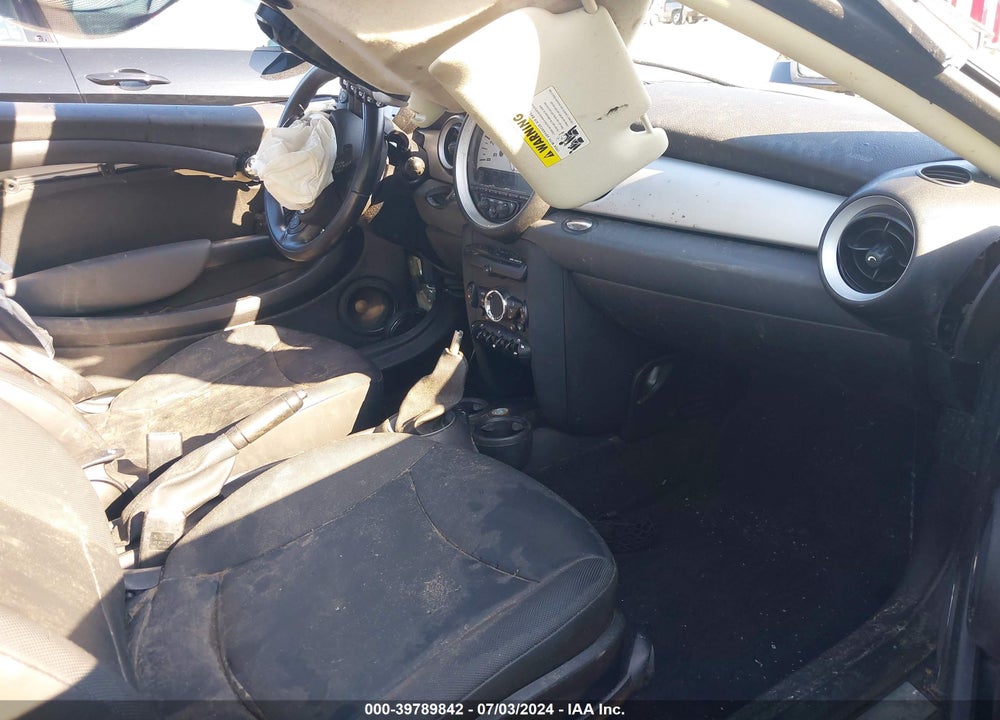 2011 MINI COOPER VIN: WMWSU3C53BT184239