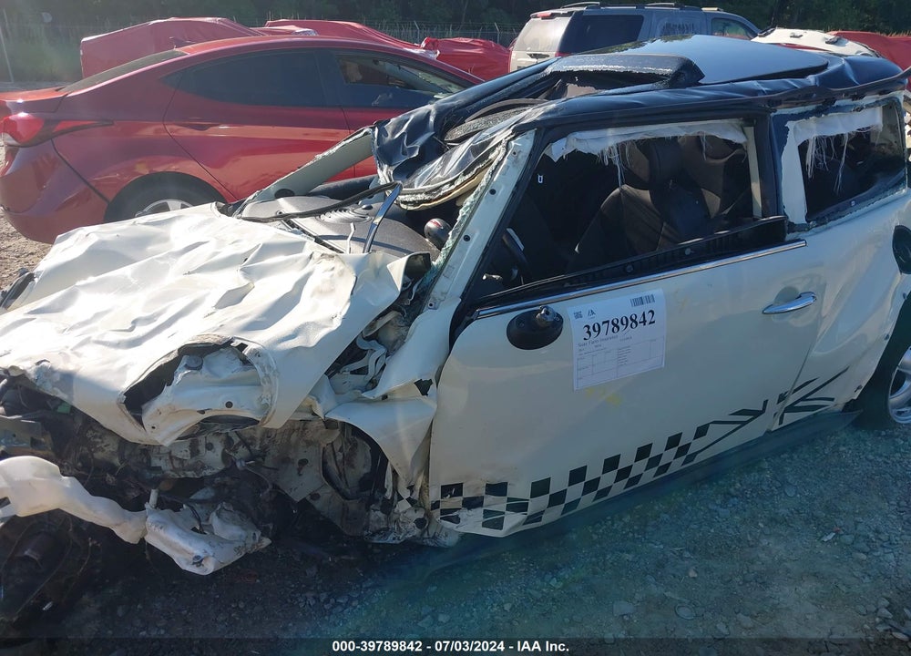 2011 MINI COOPER VIN: WMWSU3C53BT184239