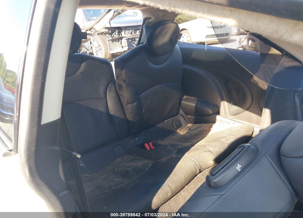 2011 MINI COOPER VIN: WMWSU3C53BT184239