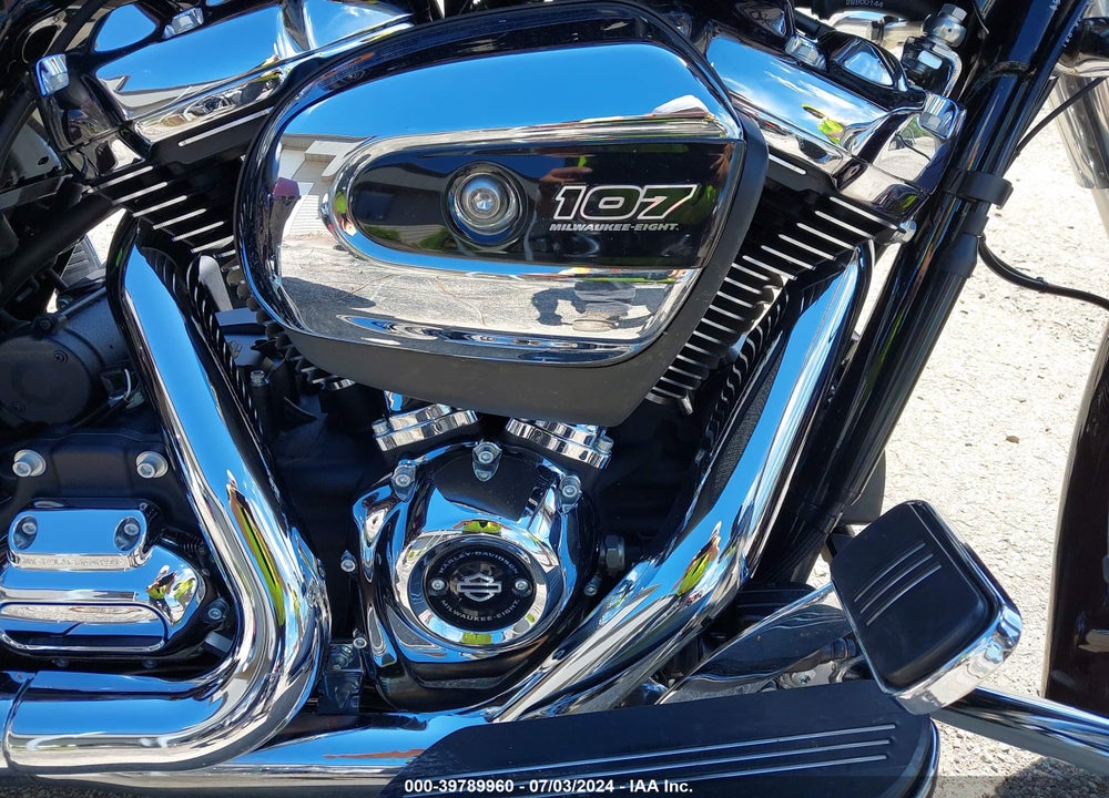 2022 HARLEY-DAVIDSON FLHX VIN: 1HD1KBC17NB633605