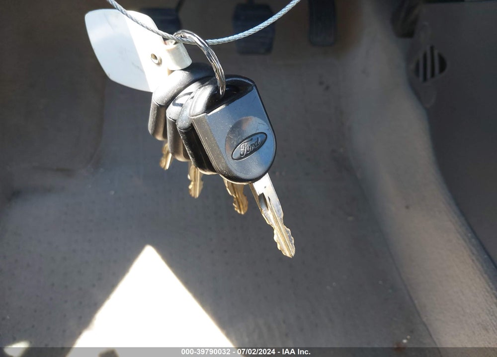 2008 FORD FOCUS S VIN: 1FAHP32N88W293119