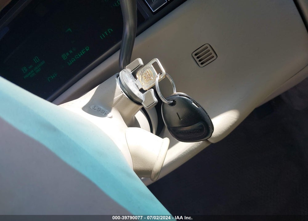 1996 CADILLAC DEVILLE VIN: 1G6KD52Y3TU275911