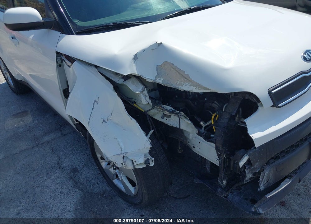 2018 KIA SOUL VIN: KNDJN2A21J7535977