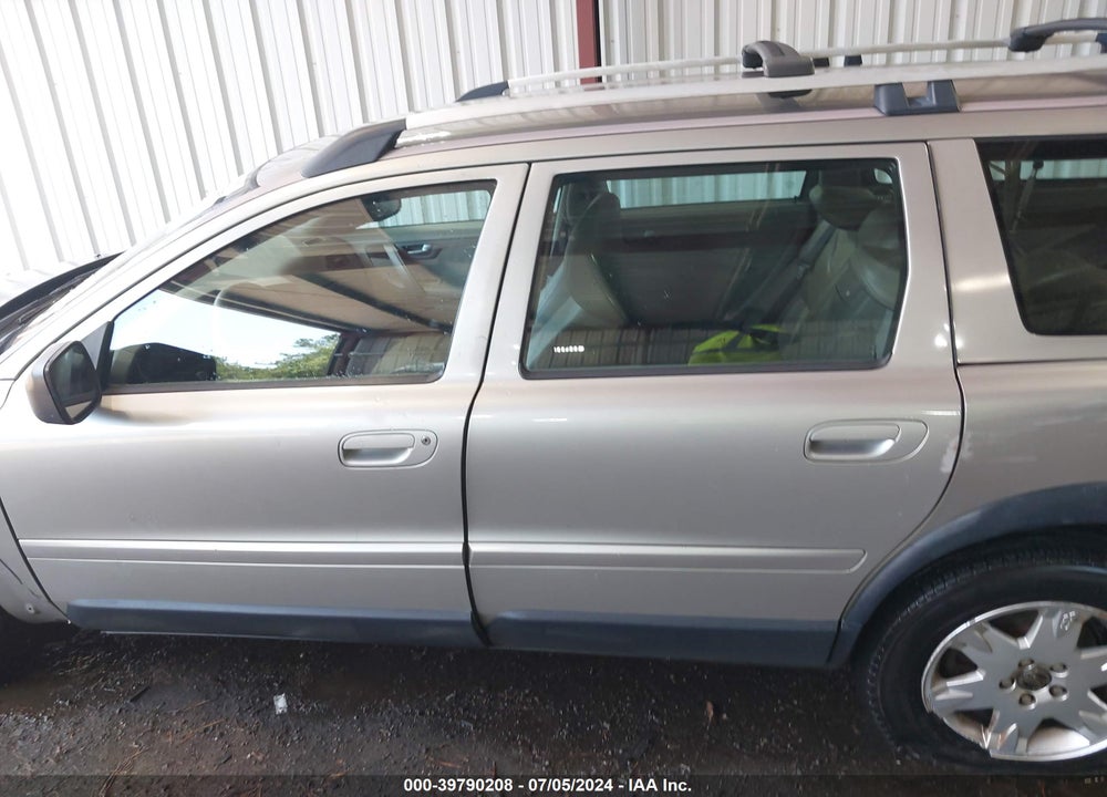 2005 VOLVO XC70 2.5T AWD VIN: YV1SZ592951201147