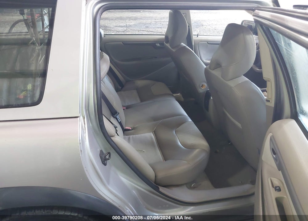 2005 VOLVO XC70 2.5T AWD VIN: YV1SZ592951201147