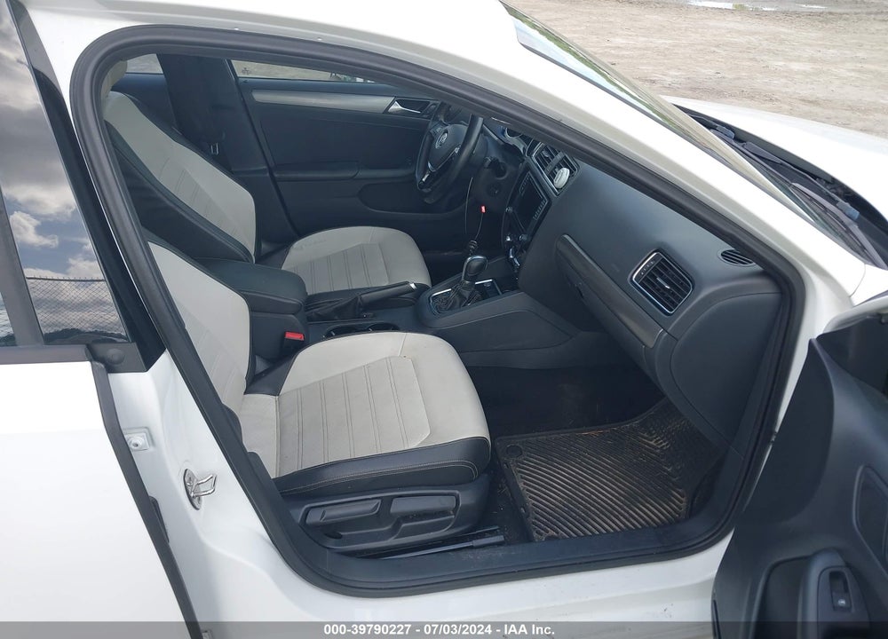 2016 VOLKSWAGEN JETTA 1.8T SPORT VIN: 3VWD17AJ2GM294732