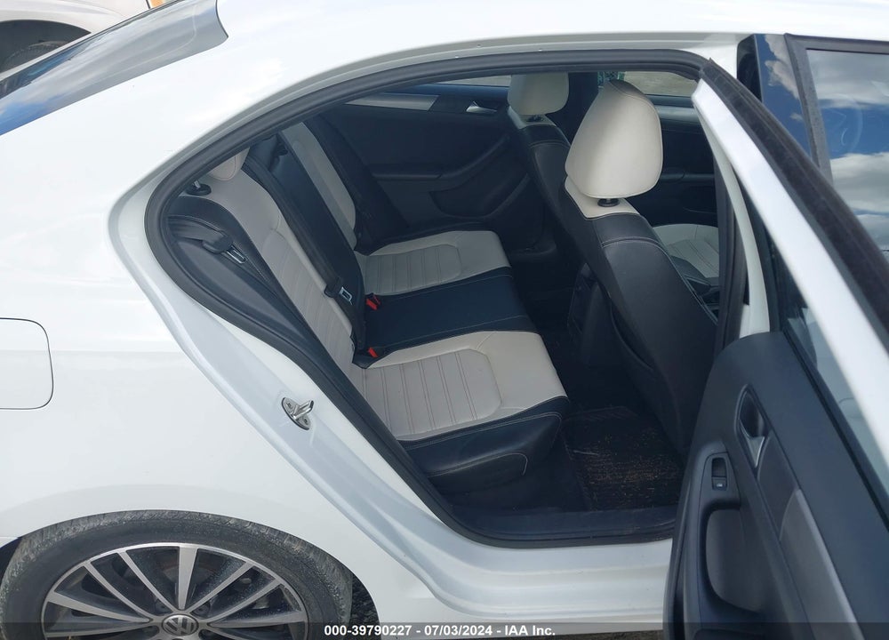 2016 VOLKSWAGEN JETTA 1.8T SPORT VIN: 3VWD17AJ2GM294732