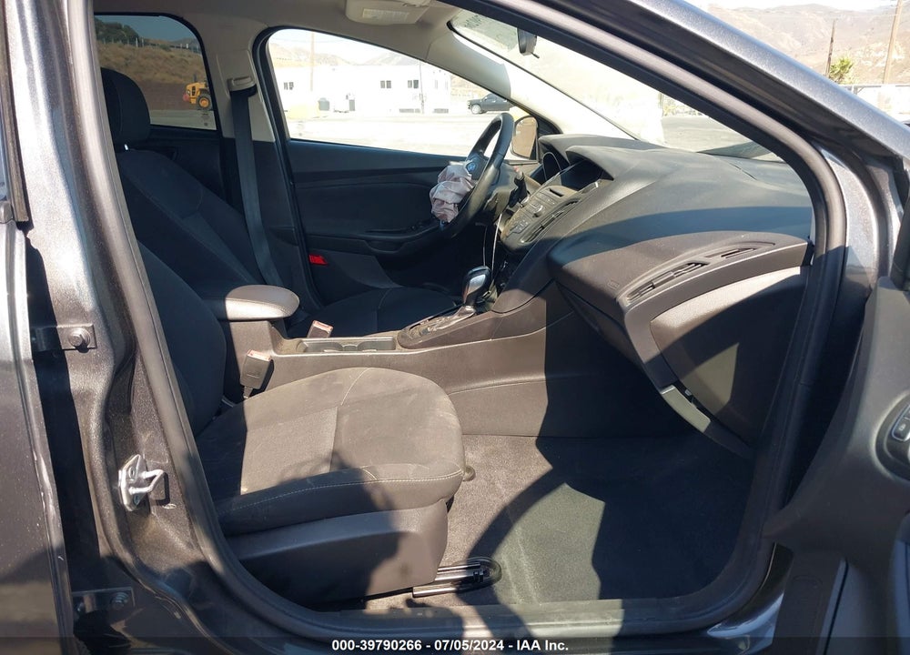 2016 FORD FOCUS SE VIN: 1FADP3F2XGL405918