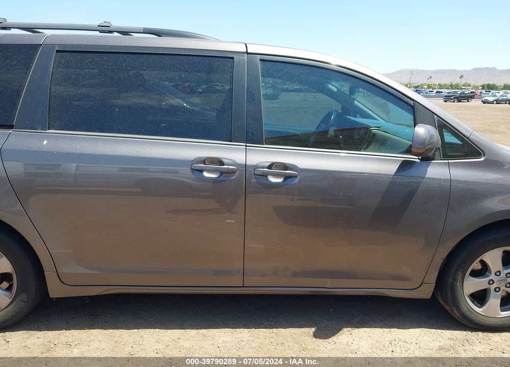 2015 TOYOTA SIENNA LE 8 PASSENGER VIN: 5TDKK3DC3FS581556